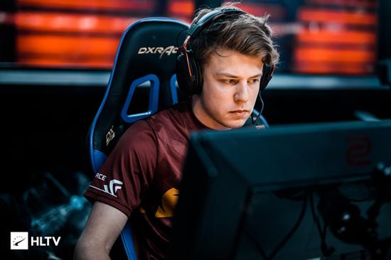 Take Flyte 和 Mythic 的选手迟到导致了团队在比赛中的问题