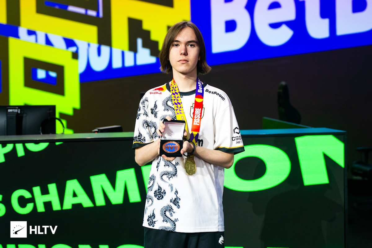 🎬英雄联盟10周年系列回顾：原来职业选手也可以这么菜！